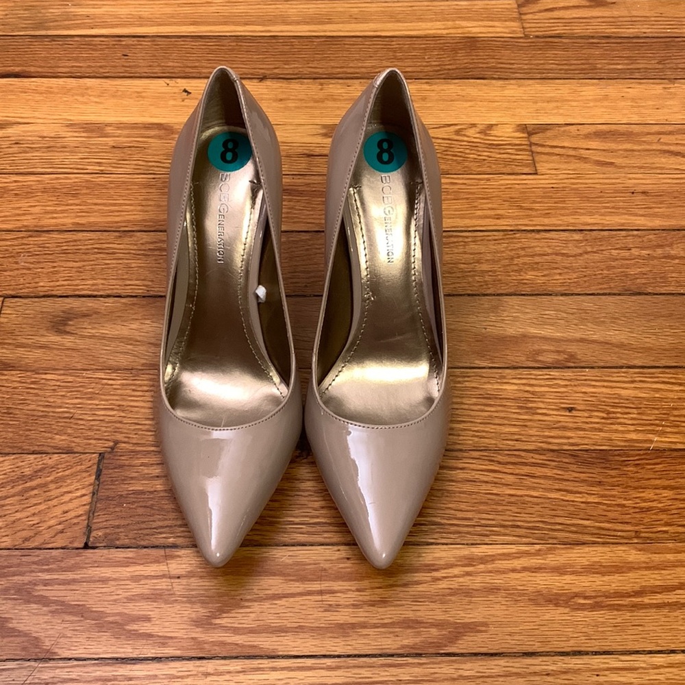 Brand new never worn nude patent leather BCBGeneration heels size 8